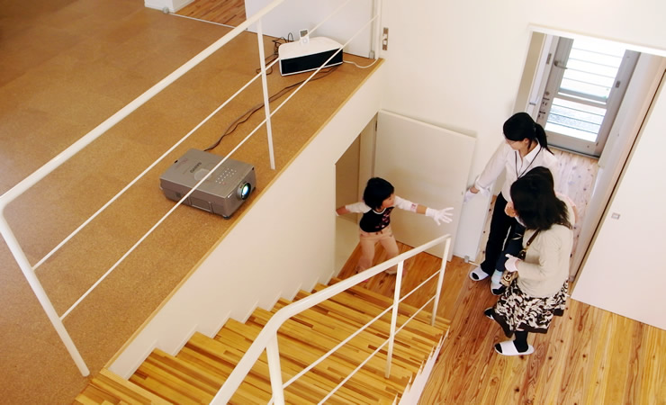 収納庫は子どもの隠れ家にもなります サンカクスケール